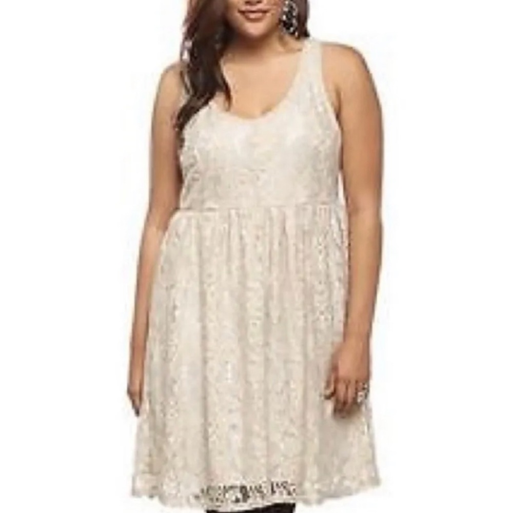 VGUC Torrid cream and silver lace Lurex cocktail dress size 26